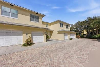 Welcome to Old Florida Bungalow Townhomes. A tastefully - photo 3