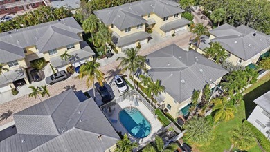 Welcome to Old Florida Bungalow Townhomes. A tastefully - photo 6