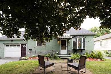If you're searching for a home that's cute as a button, move-in - photo 2