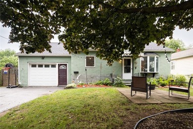 If you're searching for a home that's cute as a button, move-in - photo 3