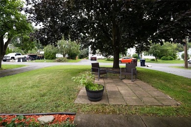 If you're searching for a home that's cute as a button, move-in - photo 5