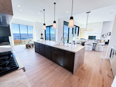 Discover unbeatable panoramic views of Deer Valley, the - photo 9