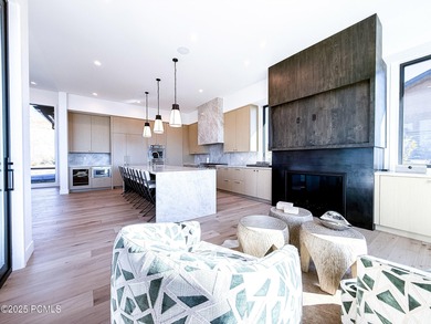 Discover unbeatable panoramic views of Deer Valley, the - photo 10
