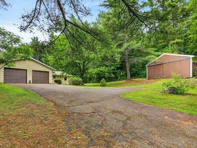 Country Home with Peaceful Outdoor Living set on 10.61 wooded - photo 3