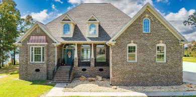 Lake Home For Sale in Guntersville, Alabama