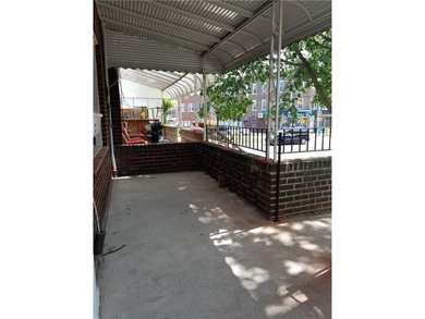 FOR SALE: MARINE PARK - This home features a private driveway & - photo 3
