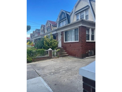 Semi-Detached 1-Family home in East Flatbush, Brooklyn: Carport - photo 3