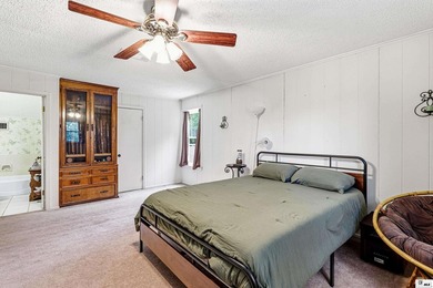 Welcome to your own private retreat! This stunning 4 bedroom, 4 - photo 18