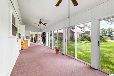 Welcome to your own private retreat! This stunning 4 bedroom, 4 - photo 20