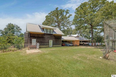 Welcome to your own private retreat! This stunning 4 bedroom, 4 - photo 24