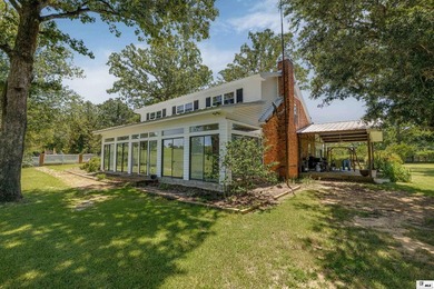Welcome to your own private retreat! This stunning 4 bedroom, 4 - photo 45