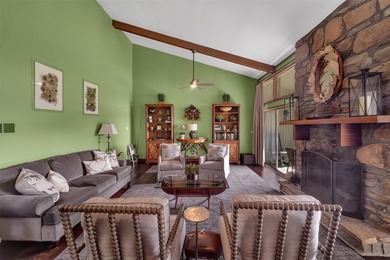 Fully furnished and beautifully renovated lakefront condo at - photo 7