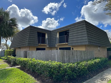 Rare opportunity to own a turn-key renovated home in West Palm - photo 1