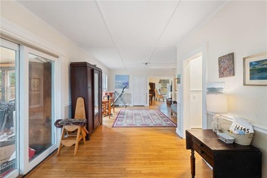 Discover an incredible opportunity in the heart of Wakefield! - photo 2