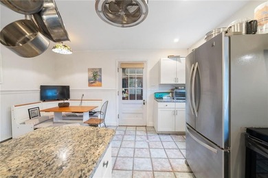 Discover an incredible opportunity in the heart of Wakefield! - photo 3