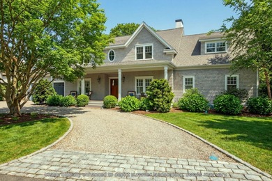 Ideally situated for an easy walk to Osterville Village and - photo 4