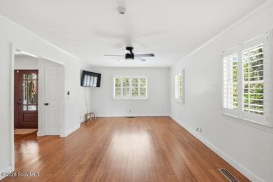 Experience the beauty of coastal living in this stunning - photo 8