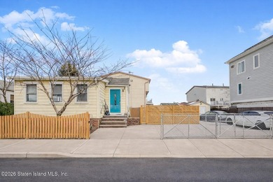 Rare opportunity at 5 Milbank Road in New Dorp Beach, Staten - photo 1