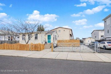 Rare opportunity at 5 Milbank Road in New Dorp Beach, Staten - photo 2
