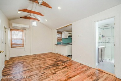 Rare opportunity at 5 Milbank Road in New Dorp Beach, Staten - photo 4