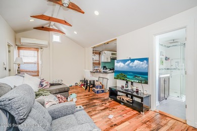 Rare opportunity at 5 Milbank Road in New Dorp Beach, Staten - photo 5
