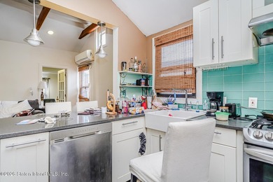 Rare opportunity at 5 Milbank Road in New Dorp Beach, Staten - photo 6