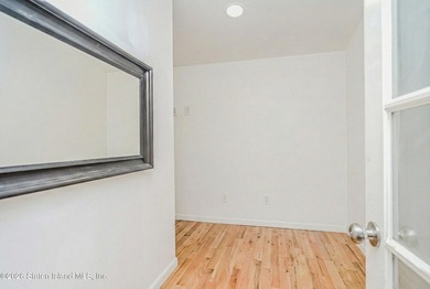Rare opportunity at 5 Milbank Road in New Dorp Beach, Staten - photo 8