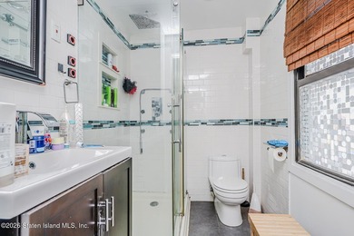 Rare opportunity at 5 Milbank Road in New Dorp Beach, Staten - photo 9