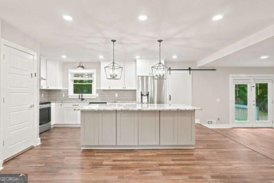 Welcome home to this beautifully renovated 3-bedroom, 2-bathroom - photo 10