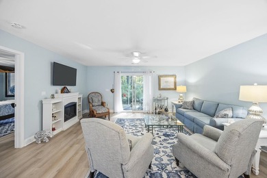 This beautifully updated, ground-floor 3-bedroom, 2-bath condo - photo 4