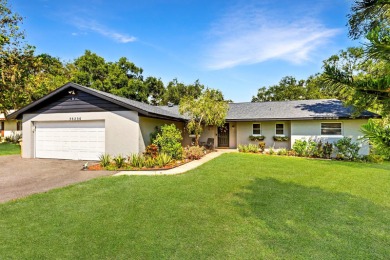Lake Home For Sale in Fruitland Park, Florida