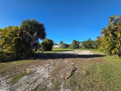 Welcome to laid-back island living in beautiful Bokeelia. This - photo 3