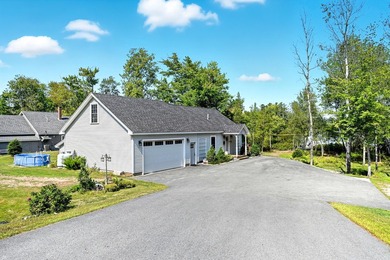 This beautifully maintained 2-bedroom, 2-bath lakefront home - photo 13
