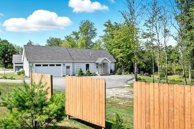 This beautifully maintained 2-bedroom, 2-bath lakefront home - photo 14