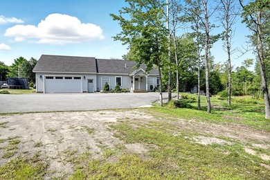 This beautifully maintained 2-bedroom, 2-bath lakefront home - photo 15