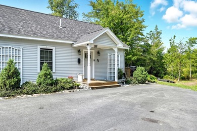 This beautifully maintained 2-bedroom, 2-bath lakefront home - photo 16