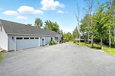 This beautifully maintained 2-bedroom, 2-bath lakefront home - photo 20