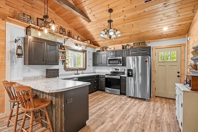 This beautifully maintained 2-bedroom, 2-bath lakefront home - photo 22