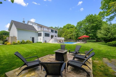 Perfectly located south of the highway in East Quogue and just a - photo 4