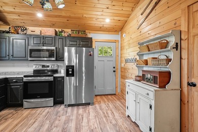 This beautifully maintained 2-bedroom, 2-bath lakefront home - photo 26