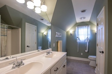 Spacious 4BR/4BA single-family home located just minutes from - photo 26