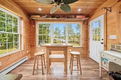 This beautifully maintained 2-bedroom, 2-bath lakefront home - photo 32