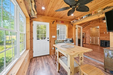 This beautifully maintained 2-bedroom, 2-bath lakefront home - photo 34