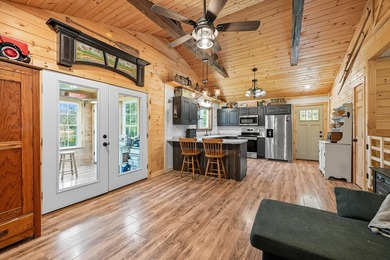 This beautifully maintained 2-bedroom, 2-bath lakefront home - photo 35