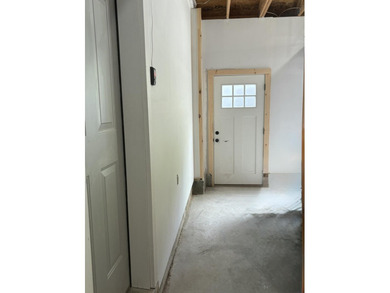 This beautifully maintained 2-bedroom, 2-bath lakefront home - photo 48