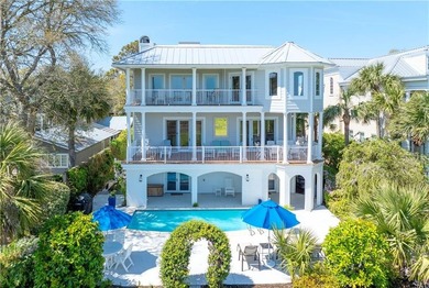 Enchanted Hideaway is a luxurious retreat that offers an - photo 5
