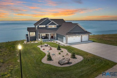 Lake Poinsett Home For Sale in Estelline South Dakota
