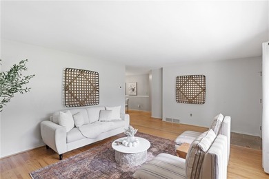 Charming three-bedroom ranch in Chili in the Gates Chili School - photo 3