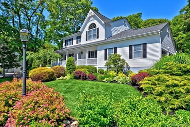 Elegant and Immaculate 4 Bedroom, 2 1/2 Bath Victorian Style - photo 3