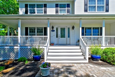 Elegant and Immaculate 4 Bedroom, 2 1/2 Bath Victorian Style - photo 4